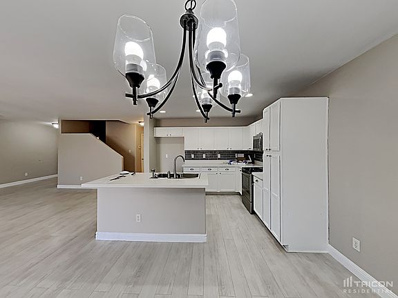 5th image of 41242 W Cahill Dr