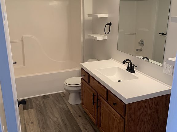 5th image of 642 McClung Ave APT C