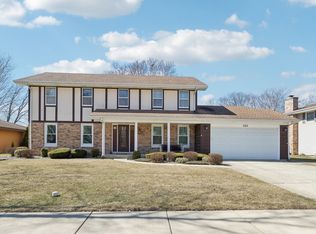 226 S Walnut Ln, Schaumburg, IL 60193