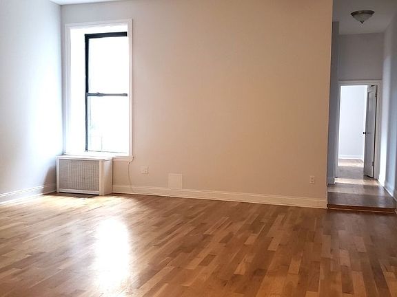 3rd image of 142 W 72nd St #3D