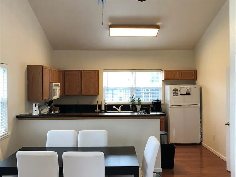 15555 E 40th Ave #2 — Photo 3
