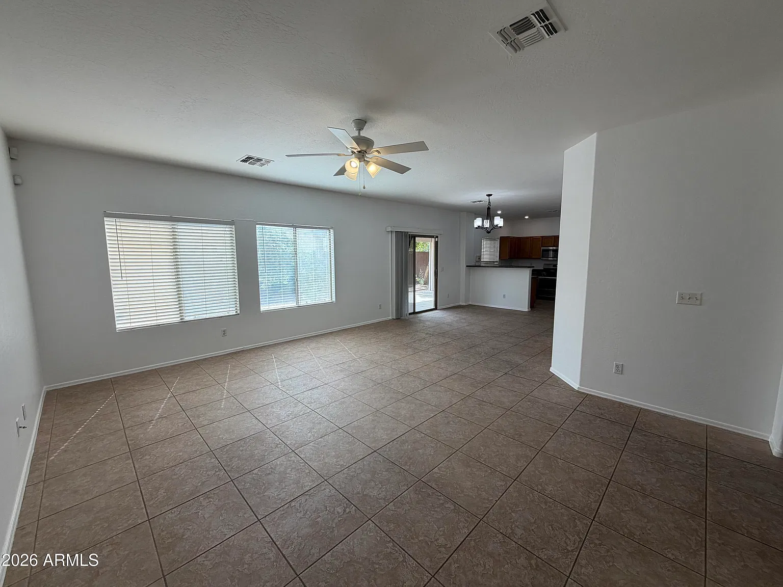 3 bed, 2.5 bath, 1924 sqft, $2,199 — Photo 4