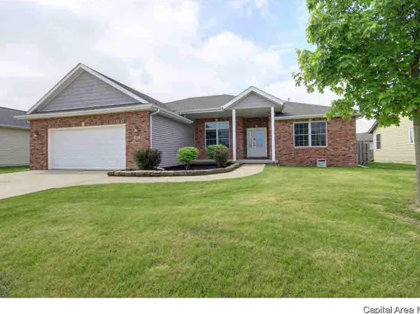 412 Garvey Ln, Chatham, IL 62629