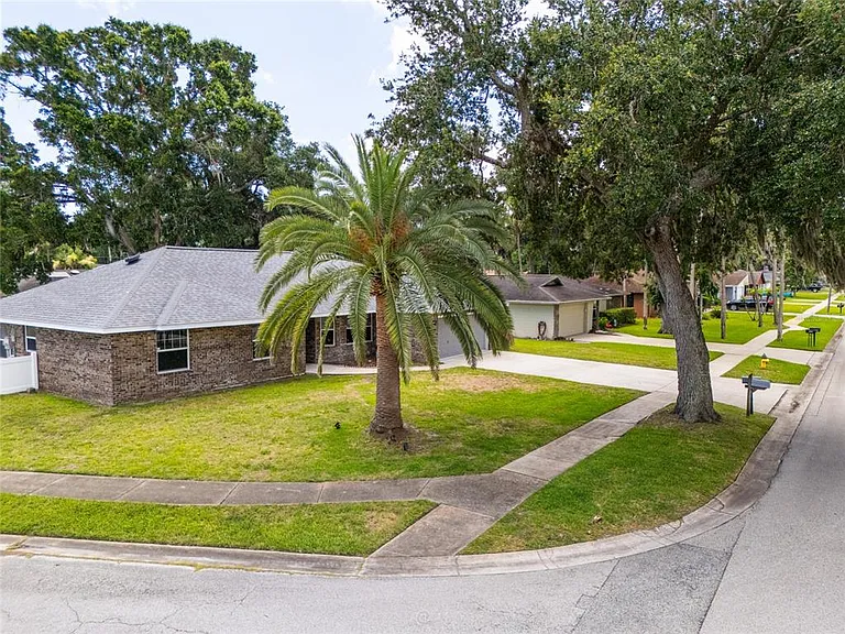923 Sand Crest Dr — Photo 5