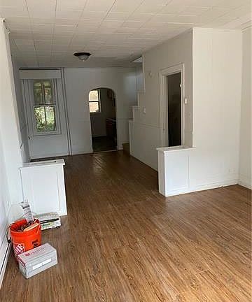 3rd image of 409 N Hall St