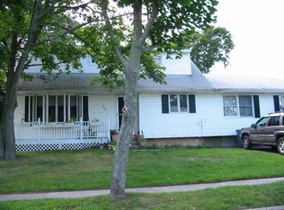 582 Everdell Ave, West Islip, NY 11795
