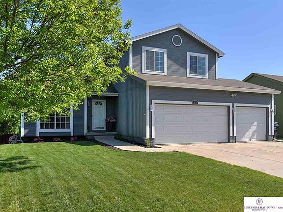 3rd image of 818 Lake Vista Dr