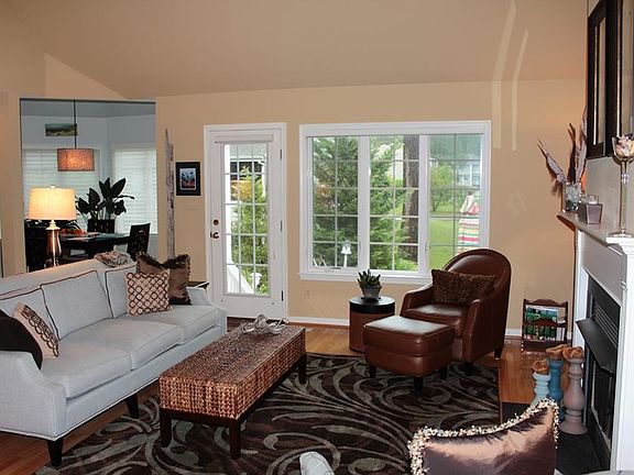 2nd image of 842 Glen Dr
