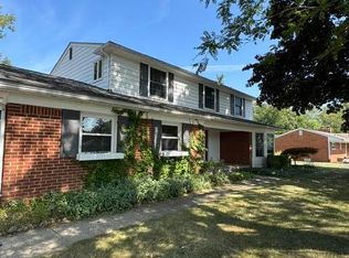 3480 Arrowvale Dr, Orchard Lake, MI 48324