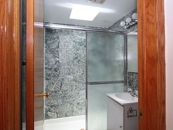 5th image of 337 W 48th St APT 4A