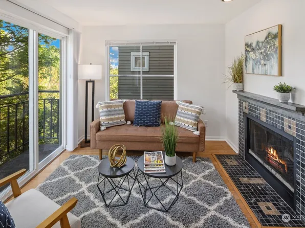 3901 Fremont Avenue N #302, Seattle, WA 98103