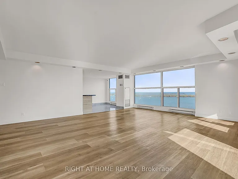 99 Harbour Sq #3008 — Photo 13