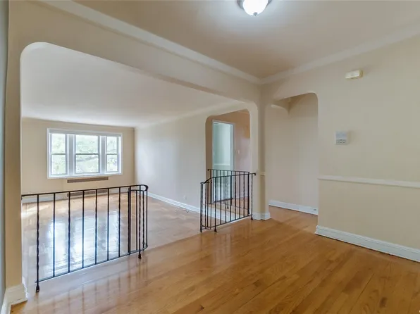 84-49 168th St #4D, Jamaica Hills, NY 11432