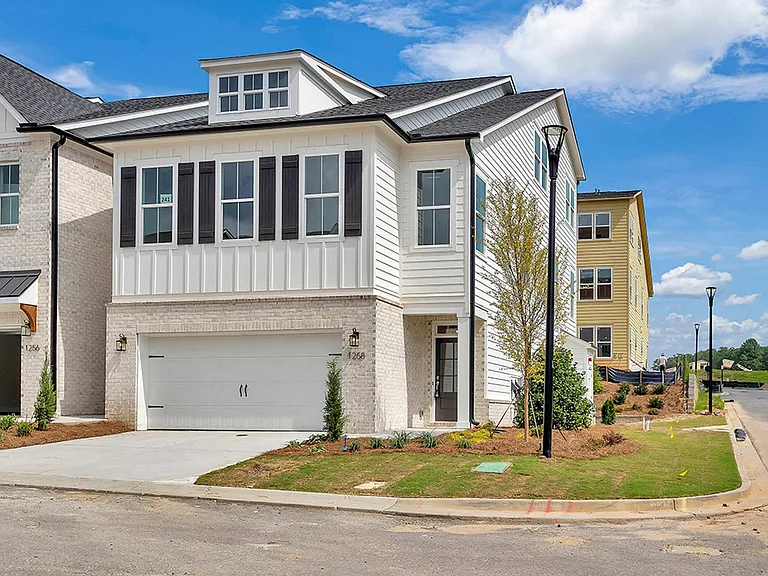 1258 Winterhaven Dr — Photo 35