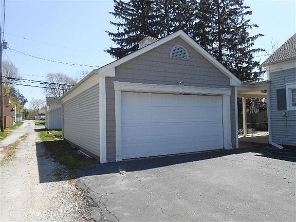 2-car garage w/ xtra storage