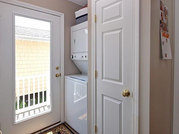 4th image of 64 Burnside Ave Unit 79