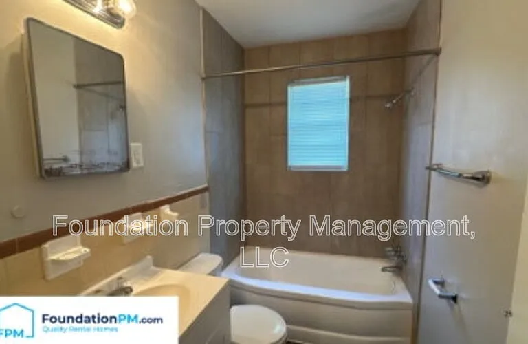 1056 Hudson St — Photo 13