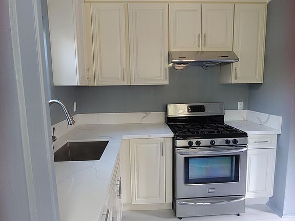 3rd image of 87 E Laurel Ave