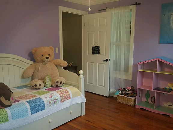 4th image of 4286 Shelbyville Rd