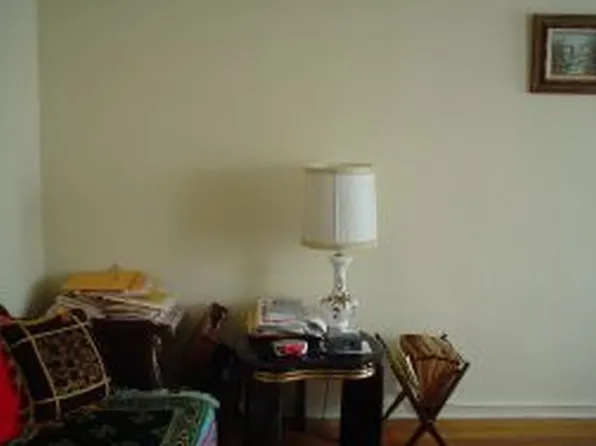 1811 Ocean Pkwy image 1 of 5