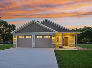 1287 Jefferson Ct, Shakopee, MN 55379
