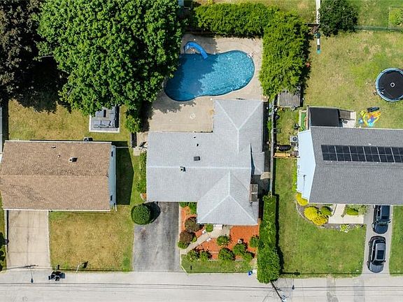 2nd image of 8 Flanders St