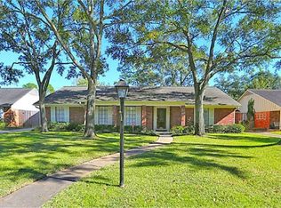 250 Plantation Rd, Houston, TX 77024