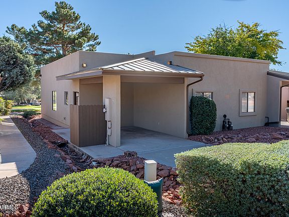2nd image of 255 Fairway Oaks Dr