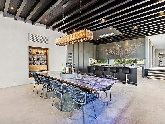 5th image of 989 Deerfield Rd