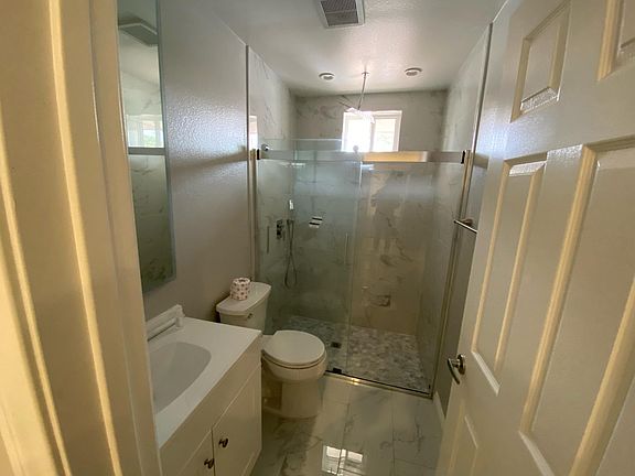 3rd image of 1905 Chapman Dr