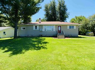 1727 Black Diamond Rd SW, Oxford, IA 52322