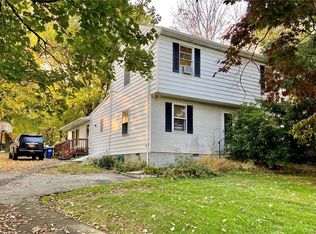 6 Bonie Wood Dr, Mahopac, NY 10541