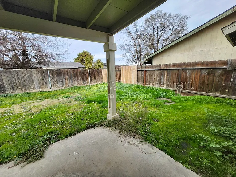 2546 W Victor Ct #102 — Photo 30