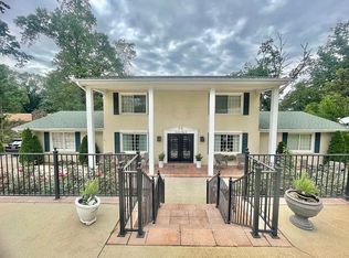 1742 Shades Crest Rd, Vestavia Hills, AL 35216