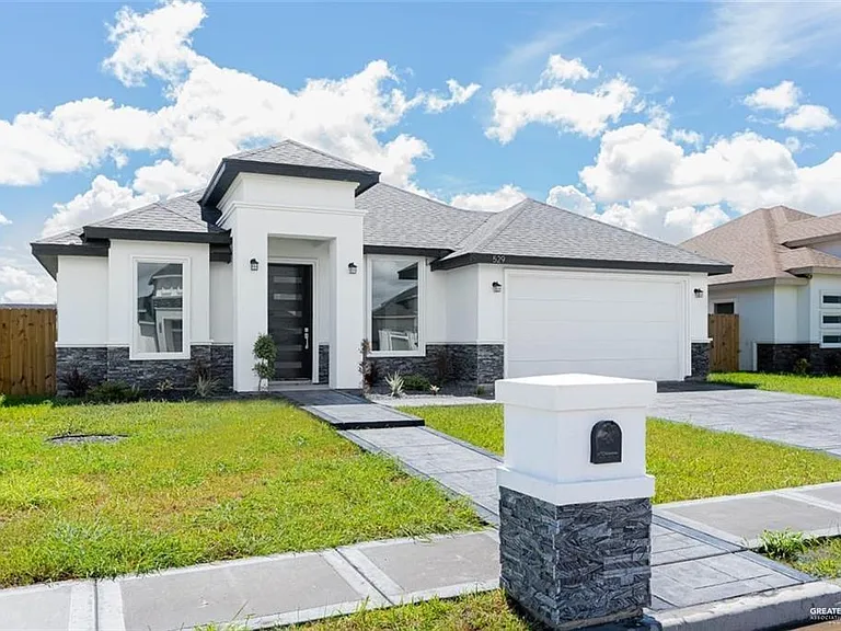 529 Country Club Dr — Photo 2
