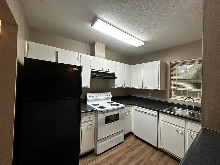 1730 Atkamire Dr — Photo 2