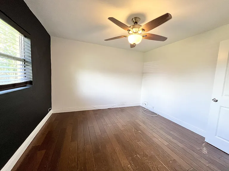 310 Dickson Dr — Photo 19
