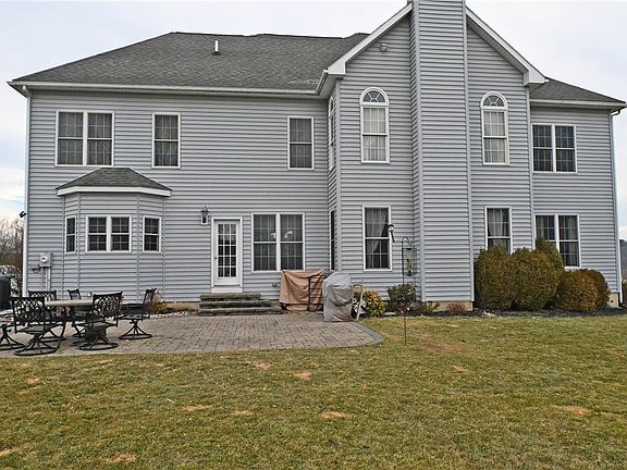 4th image of 16 Chelsea Dr