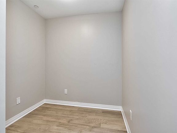 3rd image of 95 Dundas St W #513