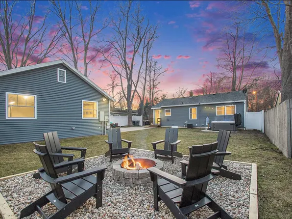 1105 Hazel St, South Haven, MI 49090