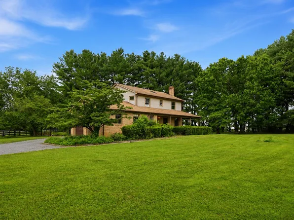10414 Skyline Ave, Midland, VA 22728