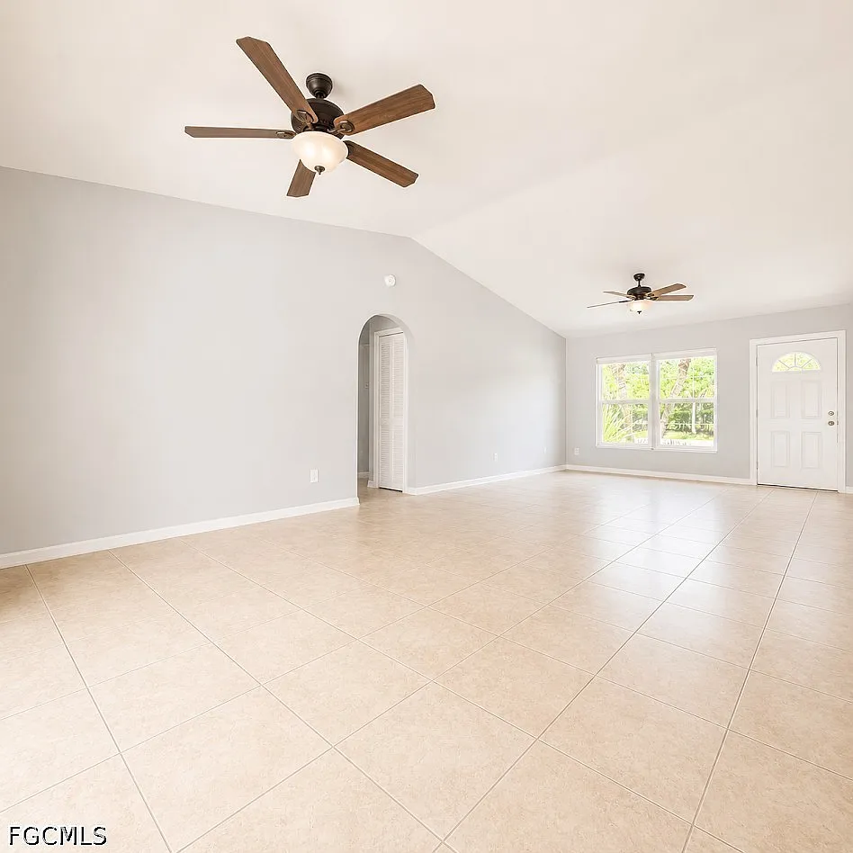 3 bed, 2.0 bath, 1439 sqft, $2,495 — Photo 3