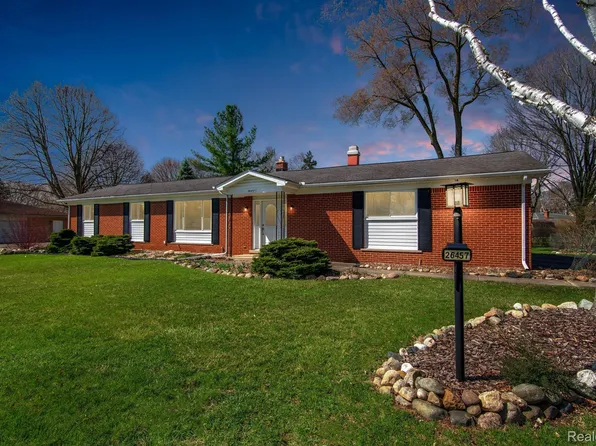 26457 Pleasant Valley Rd, Farmington Hills, MI 48331