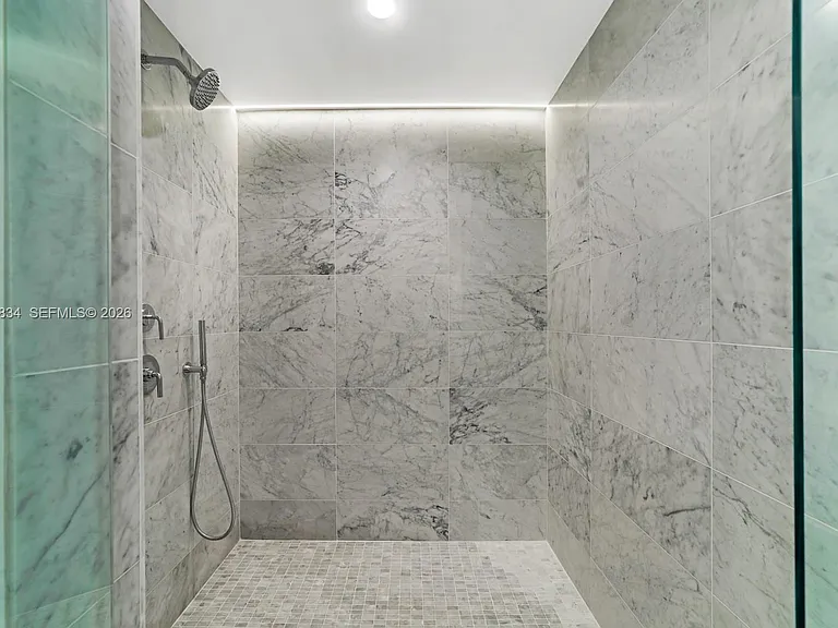 9221 E Bay Harbor Dr #412 — Photo 14