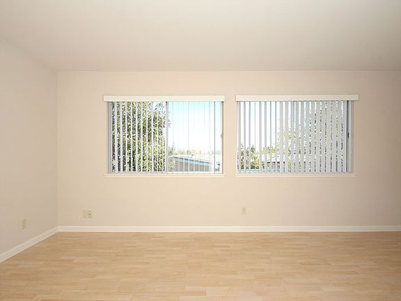 3rd image of 562 Kendall Ave APT 32