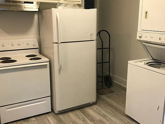 4th image of 307 W 24th St