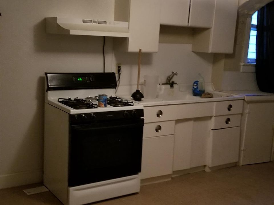 2nd image of 419 Lawrence St #1