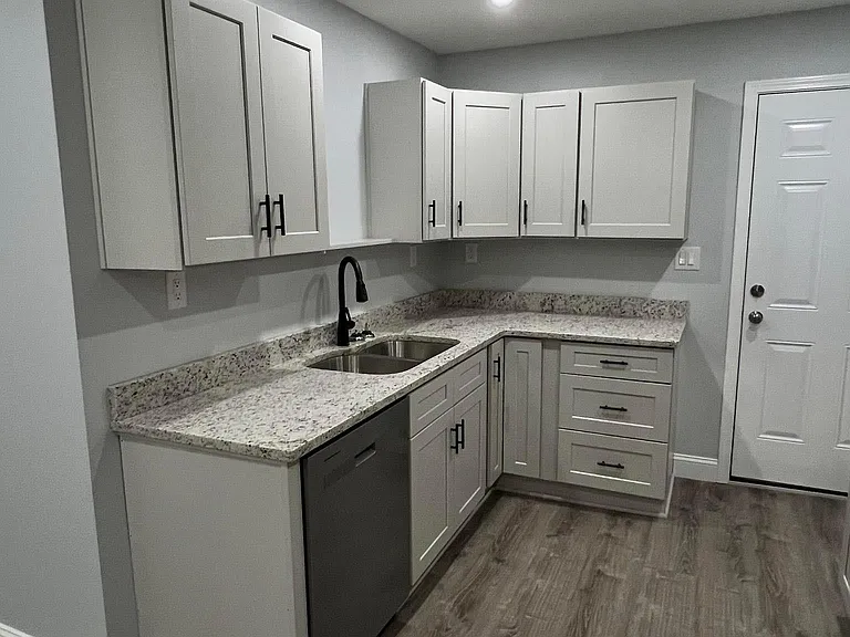 1107 S Wilson St — Photo 6