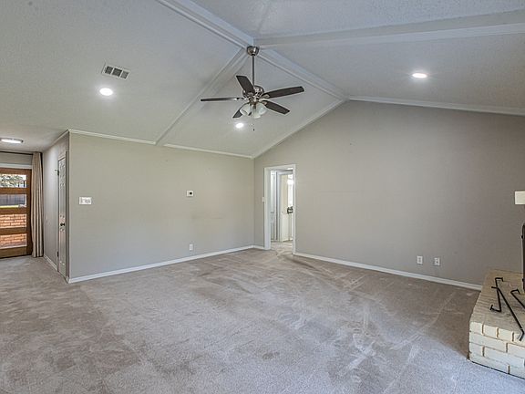 3rd image of 311 Hedgerow Ln
