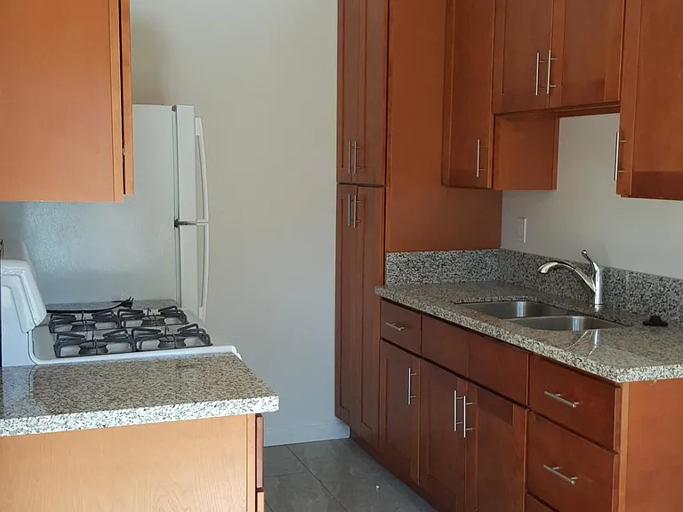 1146 Gordon St #6 — Photo 1